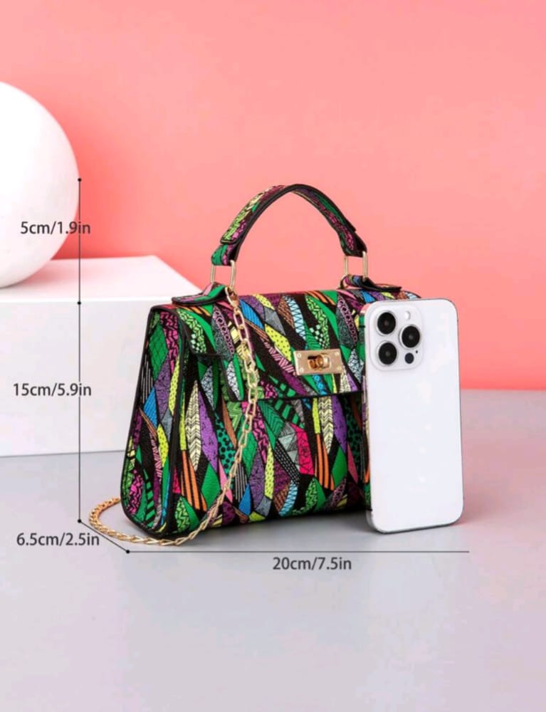 Pak de aandacht met deze kleurrijke tas